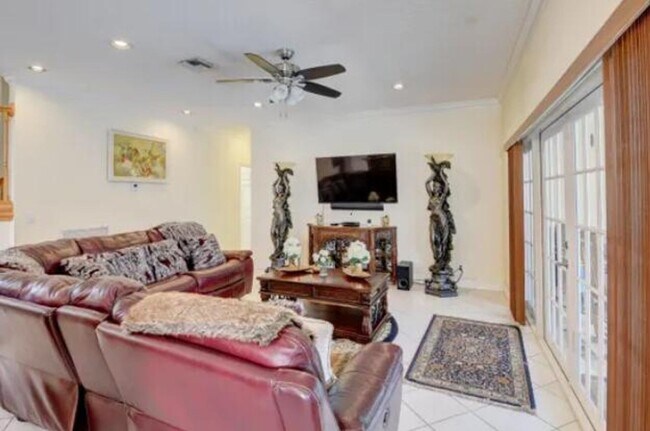 Foto del edificio - 10885 La Salinas Cir