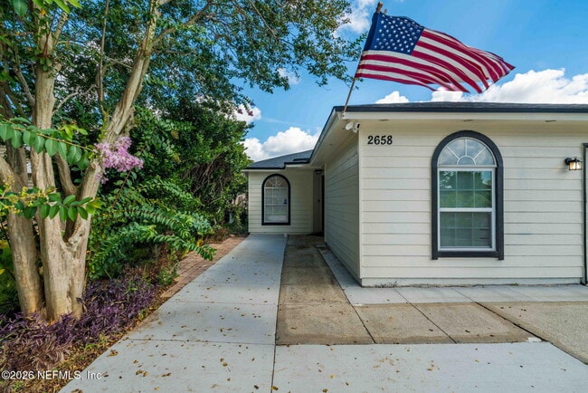 Building Photo - 2658 Sam Houston Pl