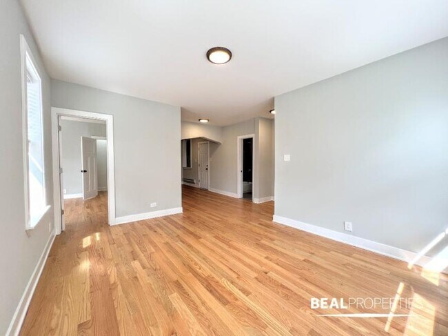 Building Photo - 1 bedroom in CHICAGO IL 60640