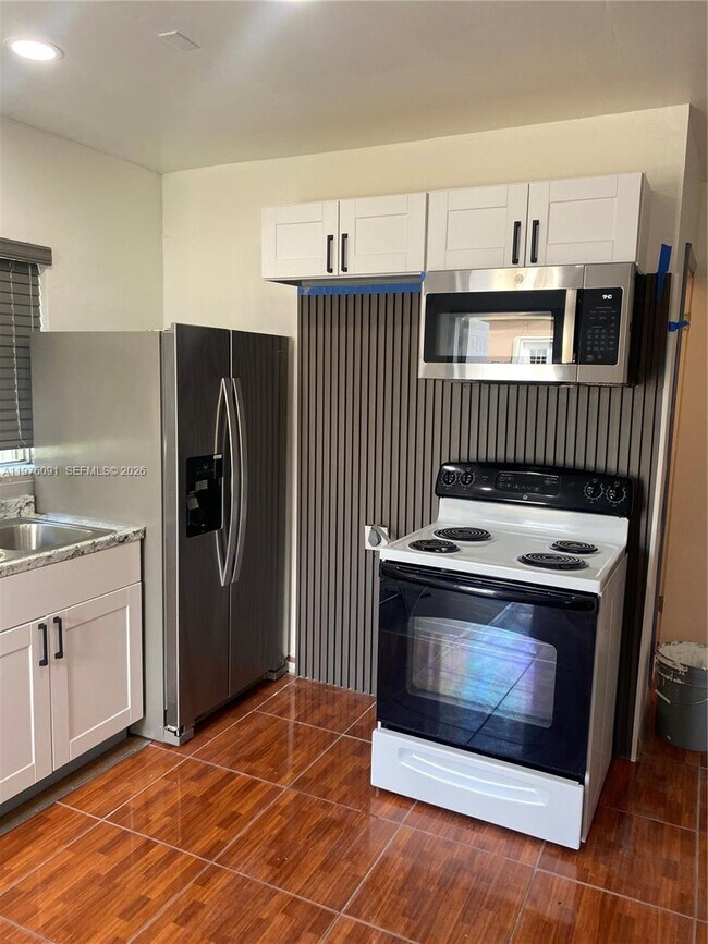 Foto del edificio - 10701 NW 23rd Ave