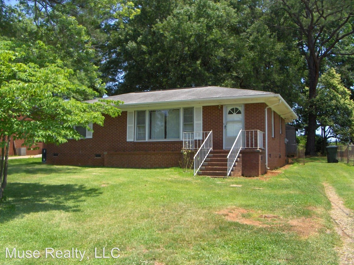 2 br, 1 bath House - 1030 Westover Circle - House for Rent in Rock Hill ...