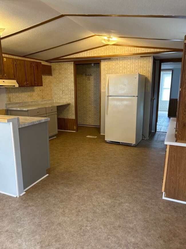 Building Photo - 3 Bedroom 2 Bath Mobile Home! Ready for Rent!