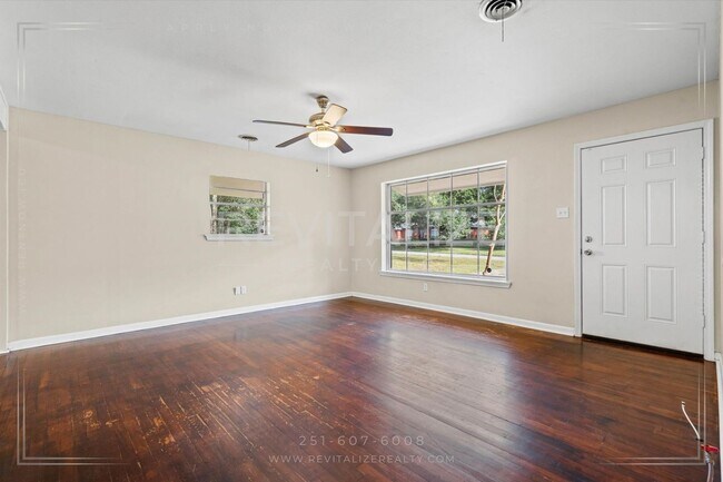 Foto del edificio - Stylish 3 Bed Brick Home | Modern Kitchen + Large Private Backyard