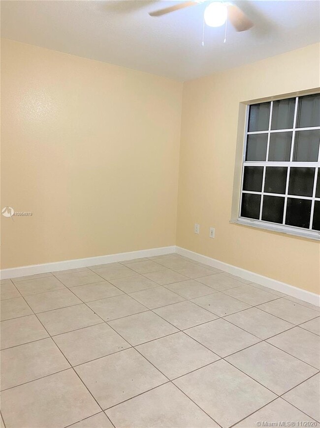 Foto del edificio - 2303 NW 103rd St