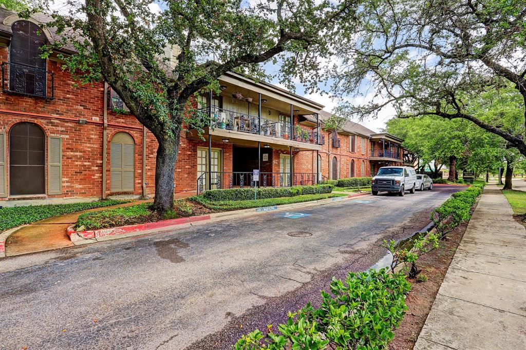 Foto principal - 11550 Chimney Rock Rd