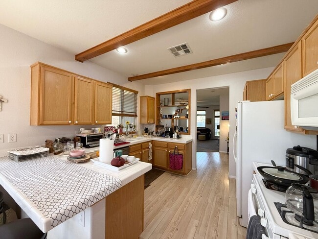 Foto del edificio - Charming Single-Story Townhome in Gated Southwest Community
