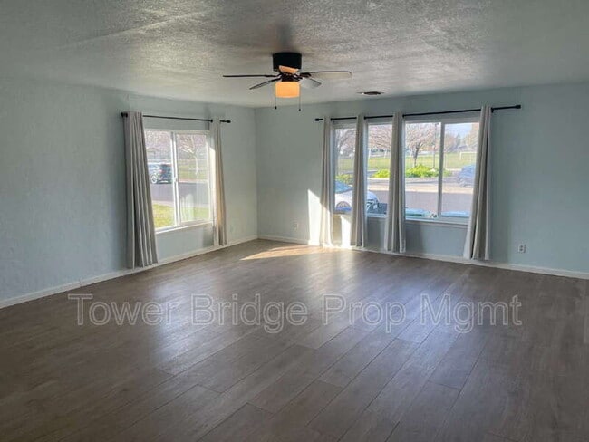 Building Photo - 8724 Halverson Dr