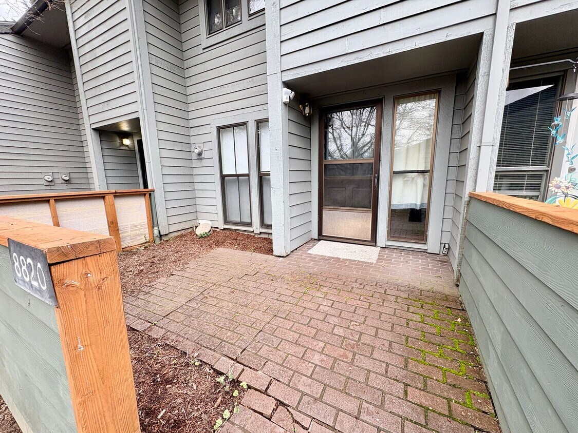 Primary Photo - Charming Townhome in Gated Community Near ...