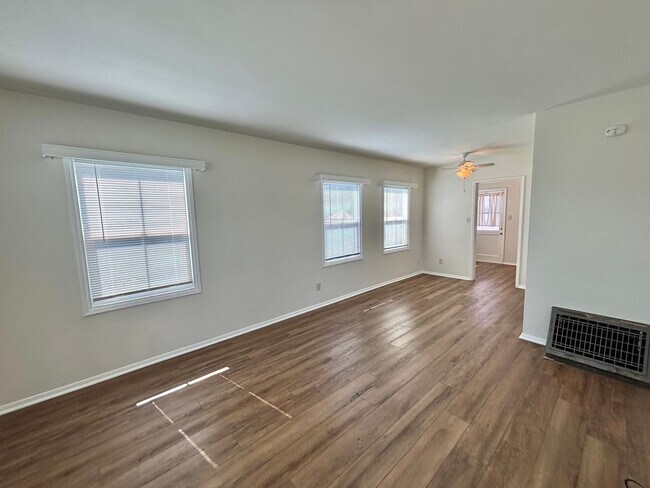 Foto del edificio - 2 Bedroom home on a large lot in the City of Buena Park