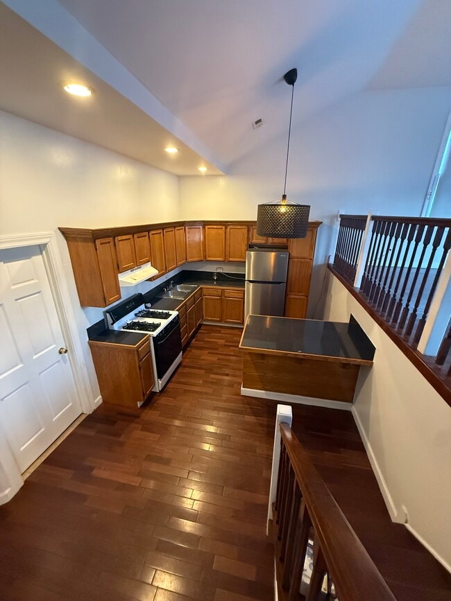 Building Photo - 1647 S Throop St