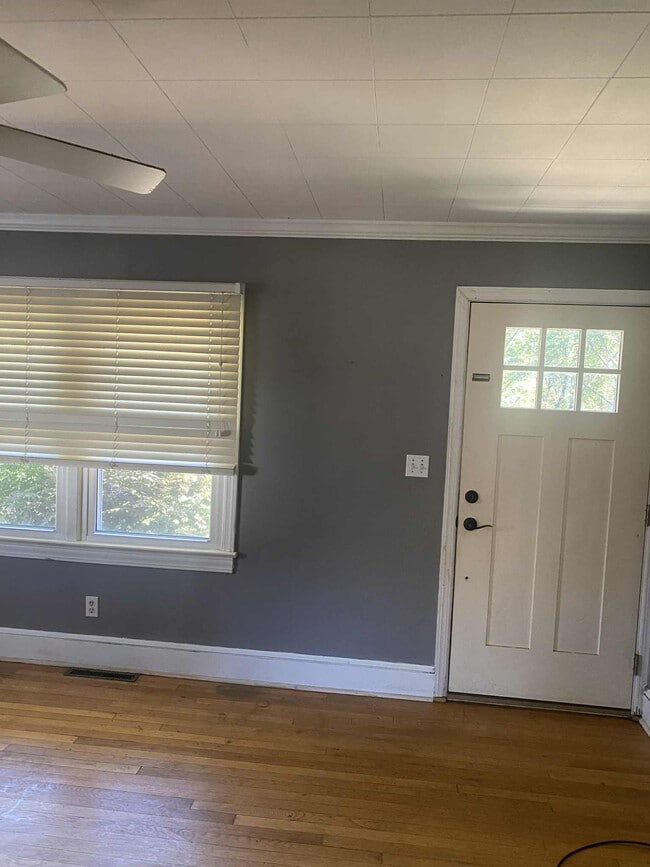 Building Photo - 120 Callahan St