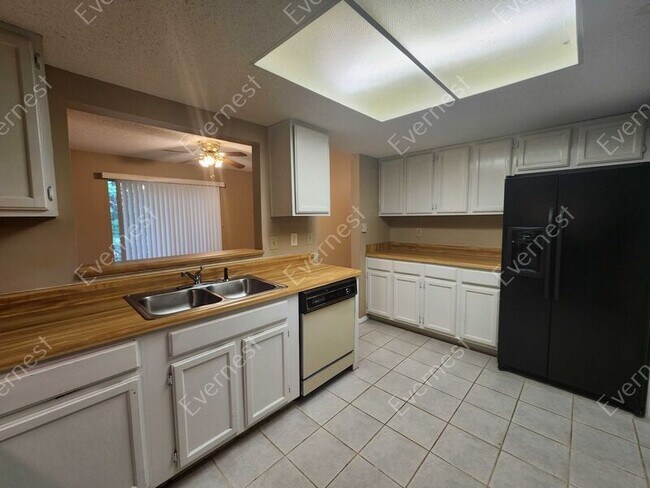 Foto del edificio - 47 Little Silver Ct