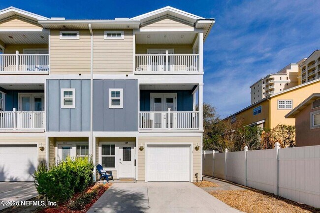 Building Photo - 120 11th Ave S