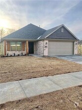 Building Photo - 189 S Geranium Ln