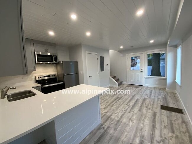 Building Photo - One Bedroom ADU in Lents!