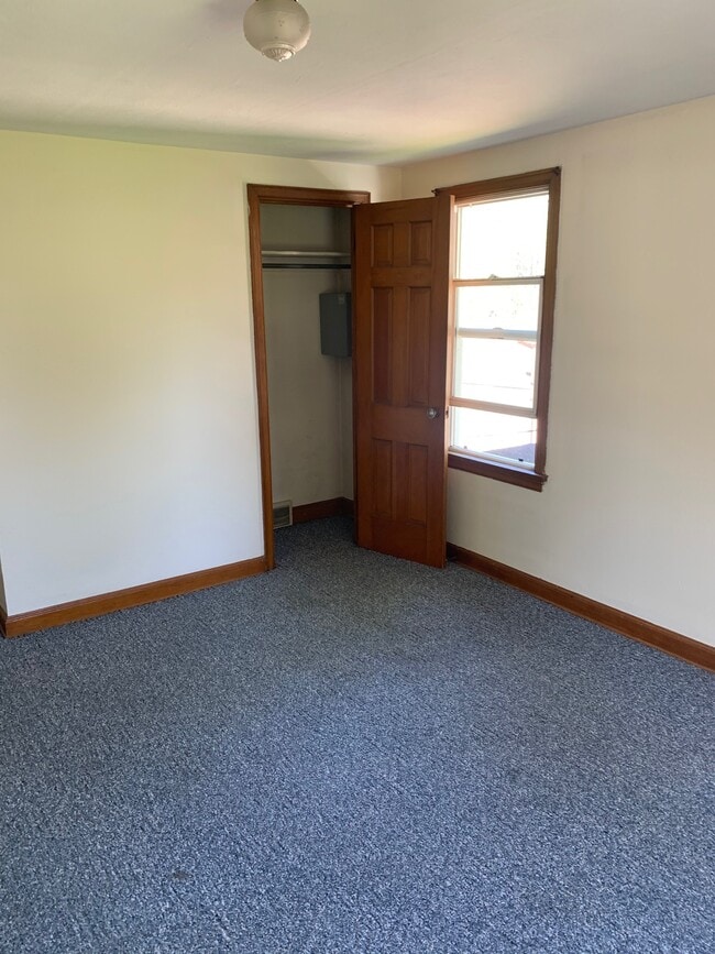 Building Photo - 2107 Birch St