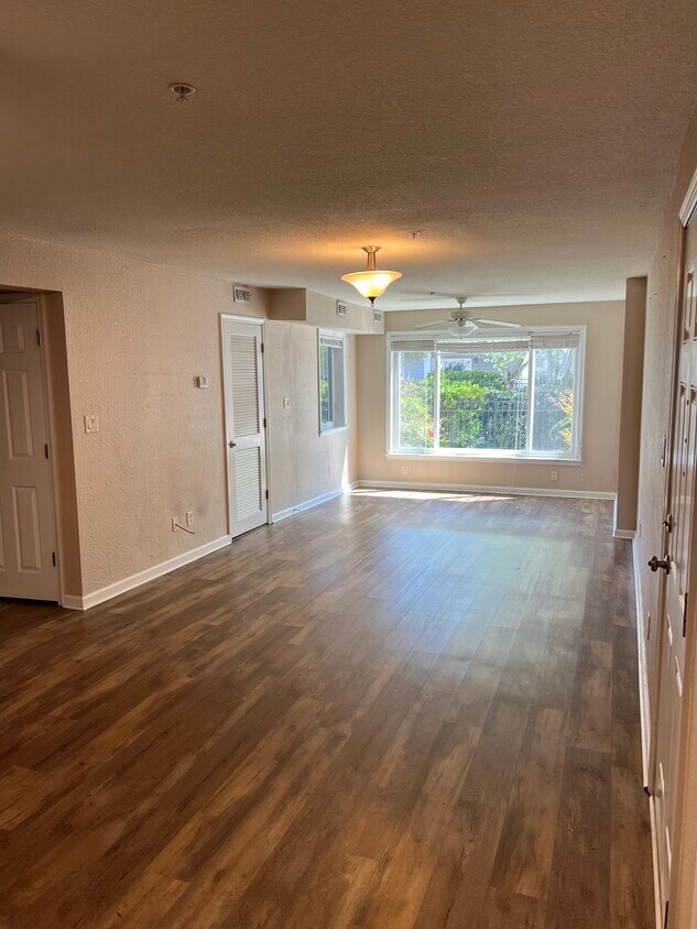 Open living space - 1120 Ocean Trace Ln