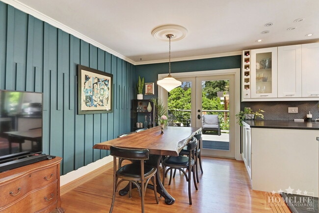 Building Photo - Beautiful Sunshine Hills 4 bed house on a ¼ acre treed property