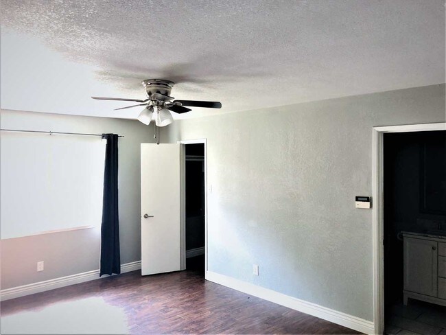 Foto del edificio - 5049 Shannon Dr