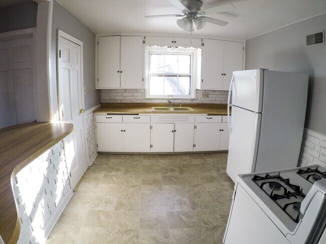 Building Photo - 2703 N Avondale Blvd