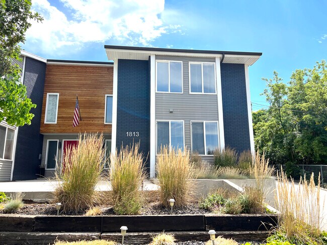 Building Photo - 1813 S Laurelhurst Dr
