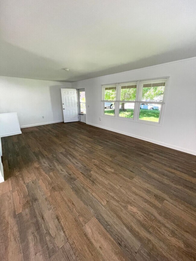 Foto del edificio - Completely Remodeled Three Bedroom One Bath in Richland - Move in Ready!!