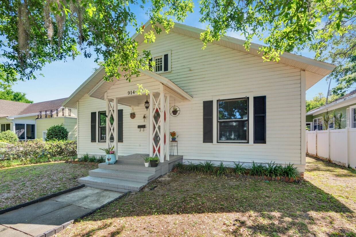 Primary Photo - 914 Roux St