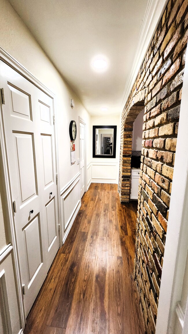 Building Photo - 4204 Country Brook Dr