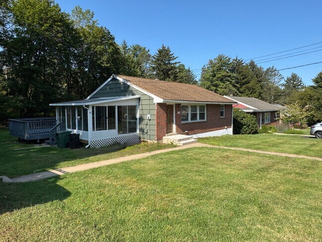 Foto del edificio - Quiet Ranch 3 bedroom home in Emmaus