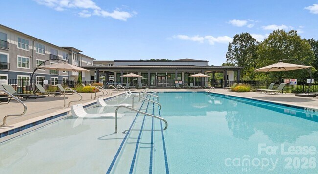 Foto del edificio - 2546 Perimeter Pointe Pkwy