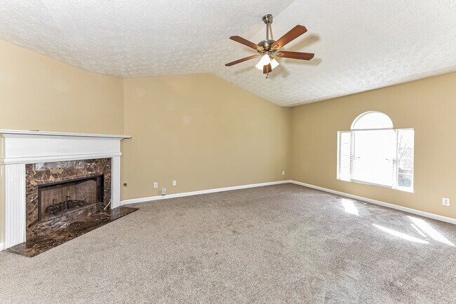 Foto del edificio - 735 Bridgewood Ct