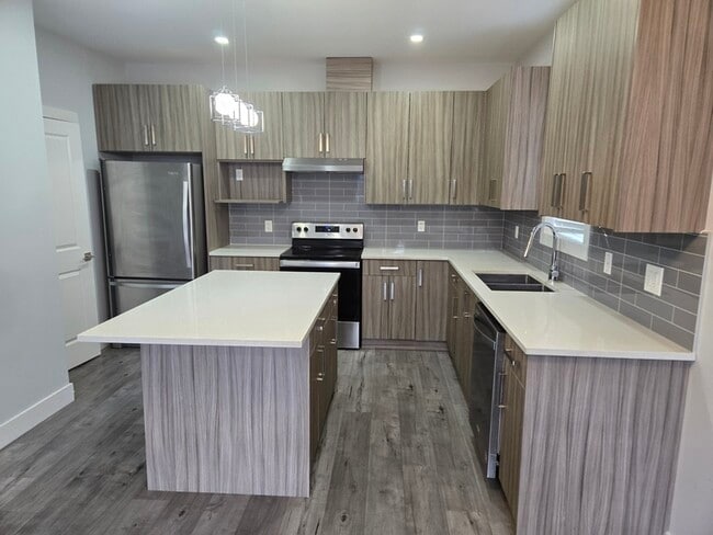 Building Photo - 834 Cadder Ave