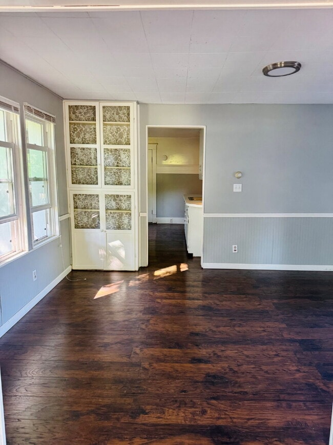 Foto del edificio - 3-Bedroom Rental Home Just Steps from Downtown! $1650/Month
