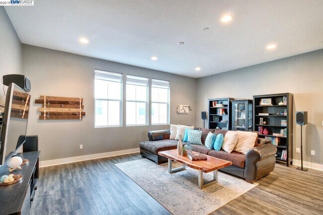Building Photo - 5563 Azalea Way