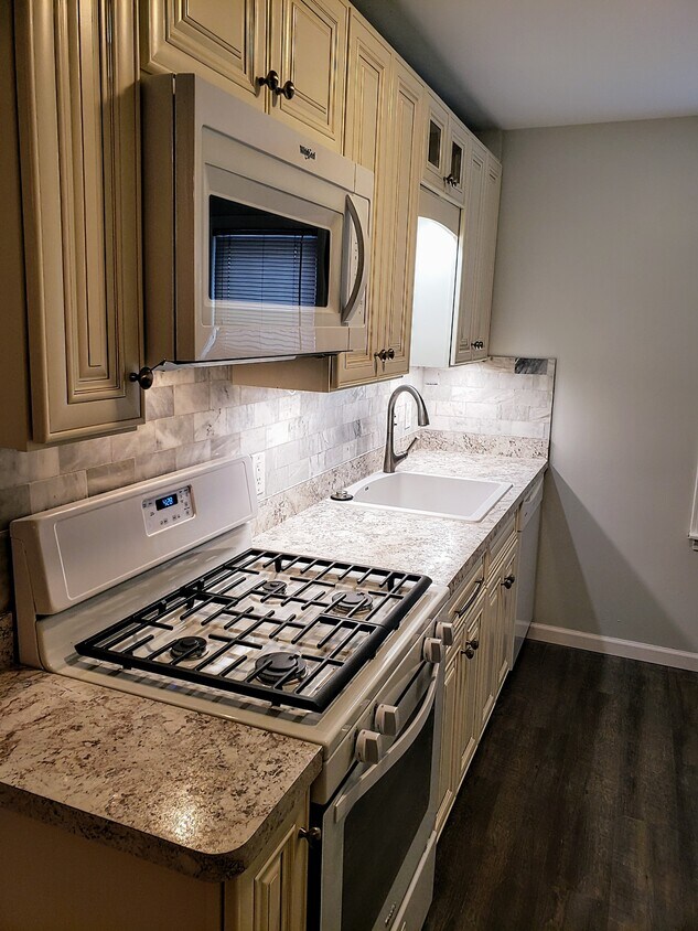 Foto principal - 214 Oakdale St