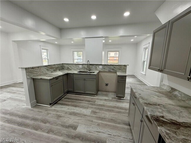 Building Photo - 338 N Wooster Ave