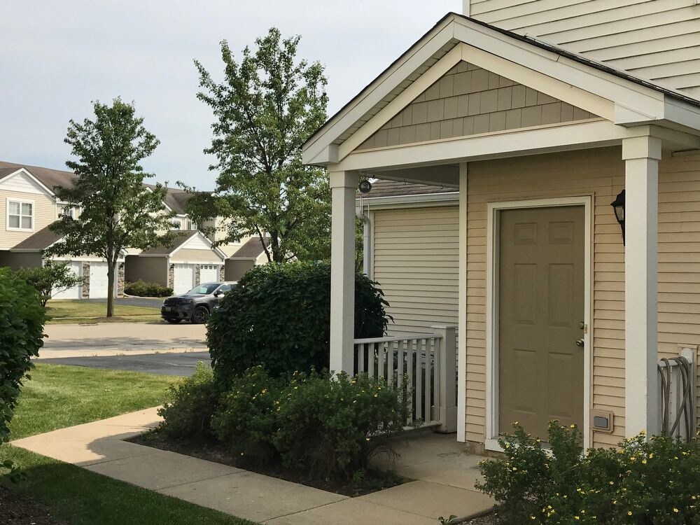 2223 Flagstone House Rental in Carpentersville, IL