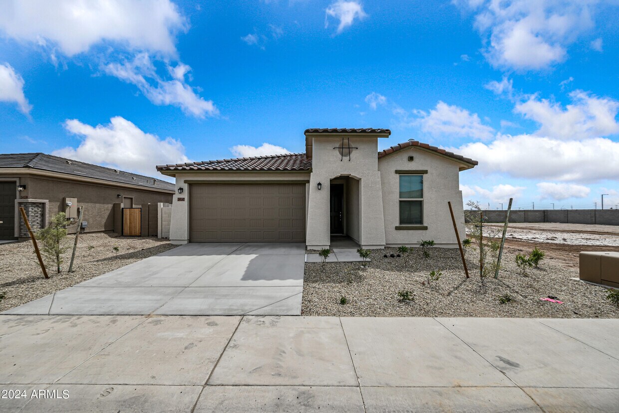 Foto principal - 24139 W Hess Ave