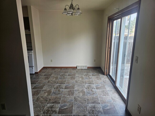 comedor - 741 Aspen Ave