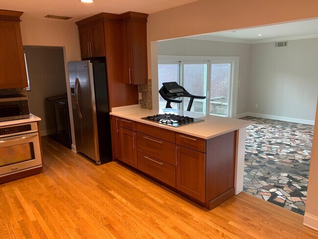 Foto del edificio - 5209 Walnut Grove Rd