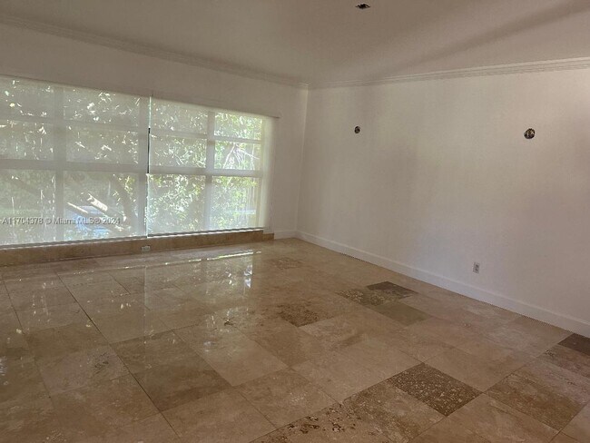 Building Photo - 32 Camden Dr