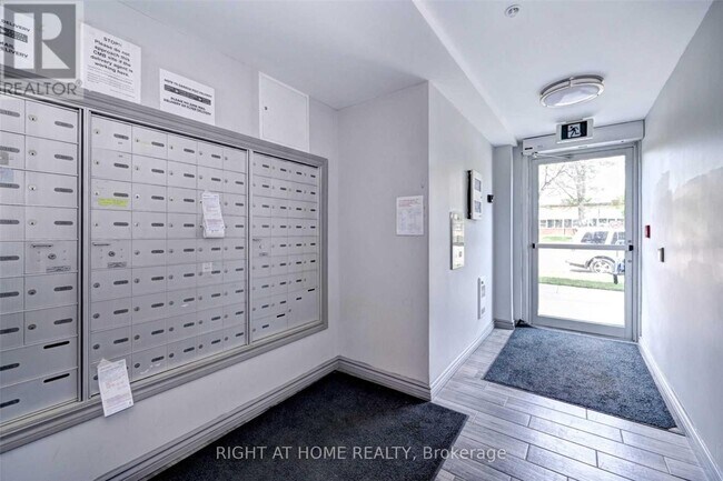 Building Photo - 275 Larch St