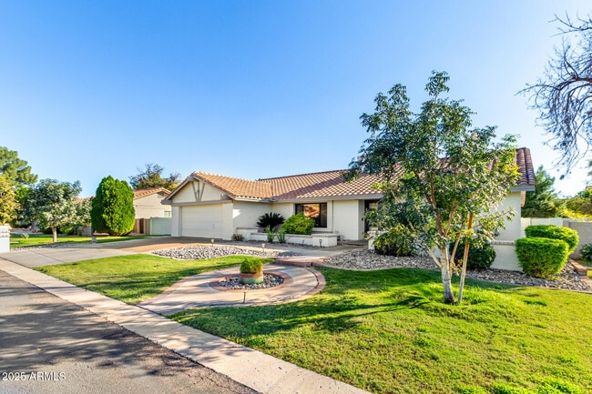 Foto del edificio - 687 E Park Ave