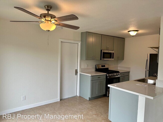 Building Photo - 2 br, 1 bath House - 2205 Tyler Court