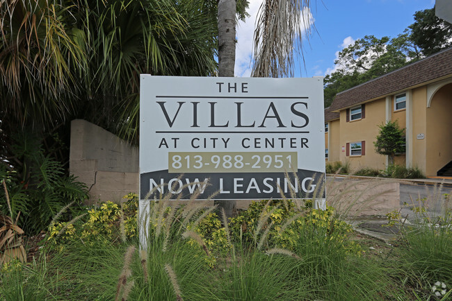 Building Photo - Villas at City Center