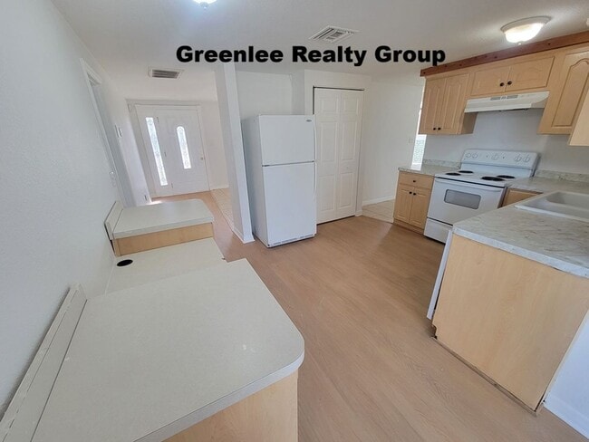 Foto del edificio - Spacious 3BR with bonus room and fenced yard just minutes from Tarpon Springs