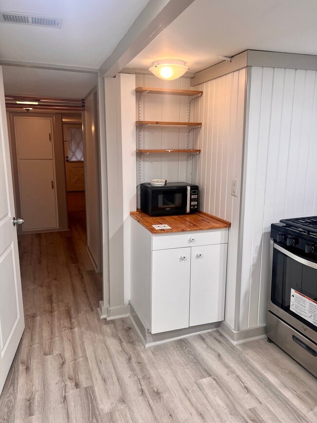 Kitchen + hallway - 1815 East Greenwich Ave