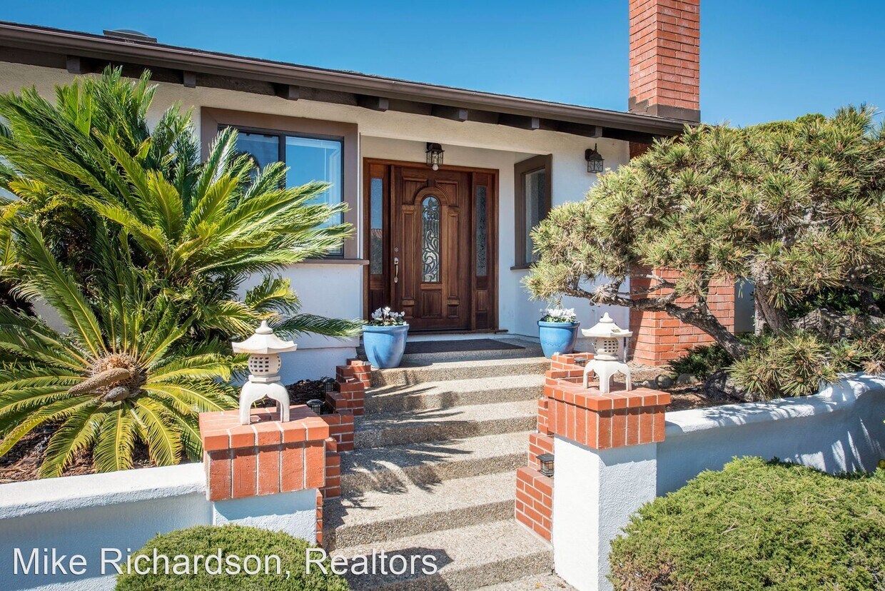 Primary Photo - 4 br, 3 bath House - 2118 Cliff Dr