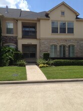 Building Photo - 2038 Palm Forest Ln