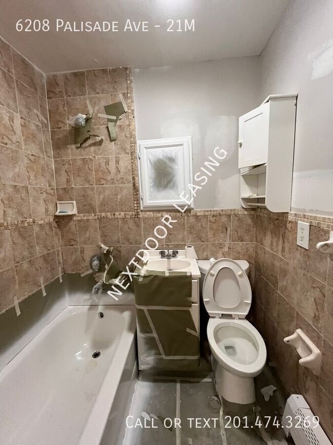 Foto del edificio - 6208 Palisade Ave